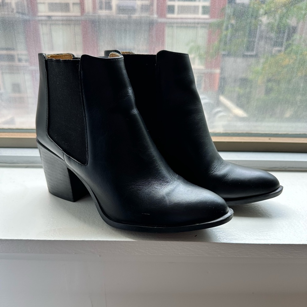 Nisolo Heeled Chelsea Commuter Boot - size 8, black Chelsea boot